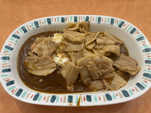 「スタミナカレー、ヤキ」@スタミナカレーの店 バーグ 杉田本店の写真