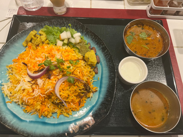 「ビリヤニ＋カレー（イカとチキンのキーマ）」@アルクロード 飯田橋店の写真