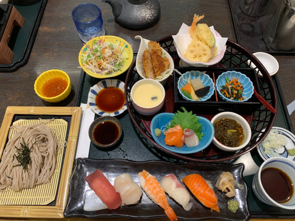 「花かご寿司御膳+二八そば変更2340円+excise」@和風亭 那覇メインプレイス店の写真