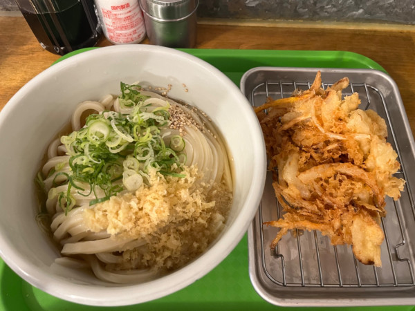 「ぶっかけ、ありあり、120g増、野菜かき揚げ」@TOKYO SUNFLOWER IIDABASHIの写真