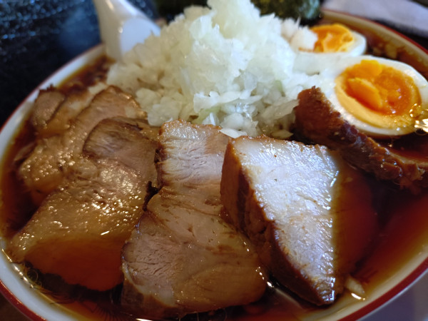 「竹岡式ラーメン大盛り、ニク、ヤクミ、タマゴ」@ひるのっけ 東京高円寺本店の写真