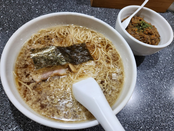 「醤油ラーメン　半カレー」@丸富の写真