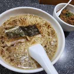 醤油ラーメン　半カレー