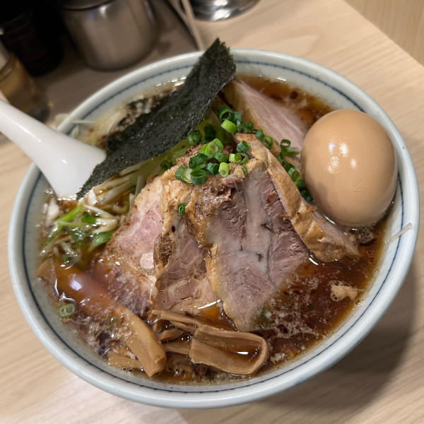 「葱ちゃーしゅーめん大盛＋味付たまご」@らーめん はな火屋の写真