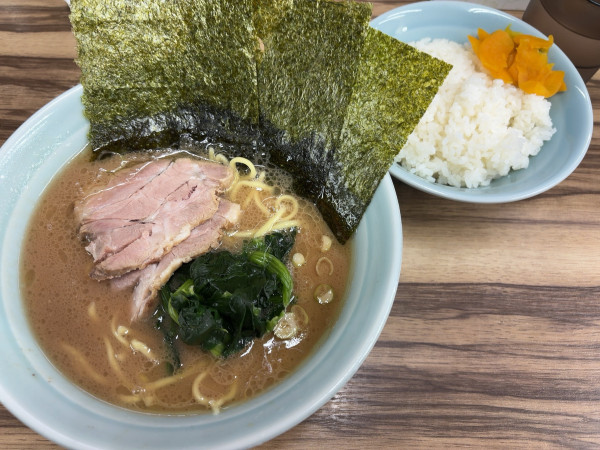 「ラーメン並　800円　ライス無料」@横浜ラーメン 武源家の写真