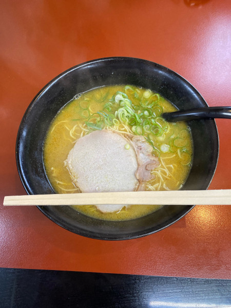 「とんこつ黄ラーメン」@ラーメンKAZUの写真