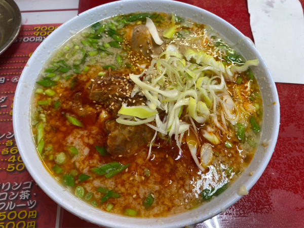 「辛口ホルモンメン」@とん平食堂の写真