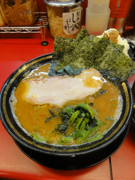 「ラーメン900円普通 大ライス150円 つぶて150円」@柏 王道家の写真