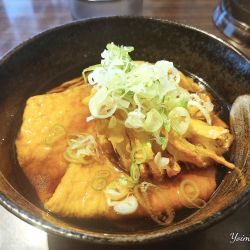 かき揚げそば（410円）、きつね（140円）