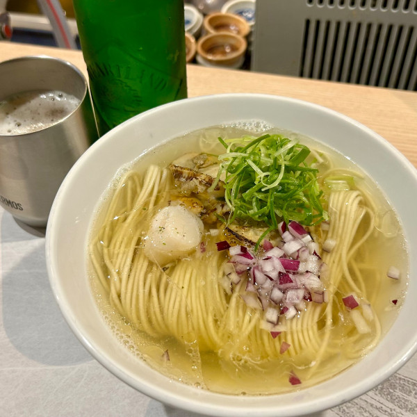 「清澄白醤油蕎麦（ホタテ＆羅臼昆布）＋ハートランド小瓶」@麺屋どんくの写真