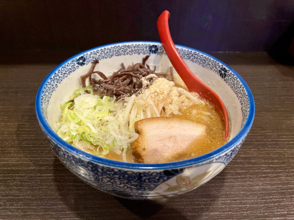 「豚骨らーめん ＋ 替玉」@三鷹食堂いなりの写真