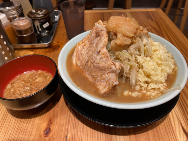 「豚厚1枚麺300g¥1,050」@俺の生きる道 関内地下街マリナード店の写真