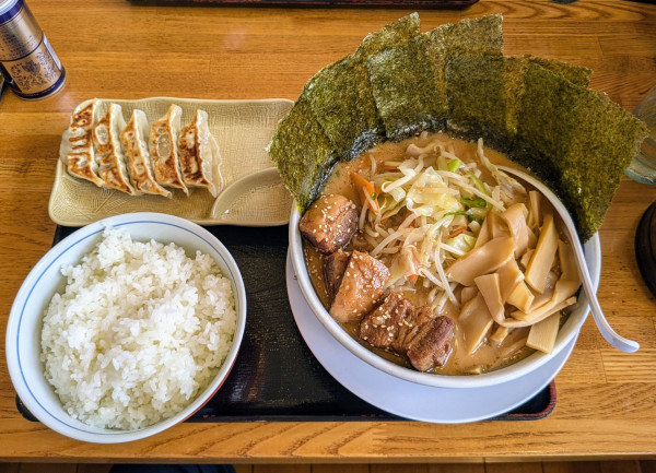 「野菜ラーメン(味噌󠄀)+豚の角煮+メンマ+のり」@ラーメン ねぎっこ 今泉競輪場通り店の写真