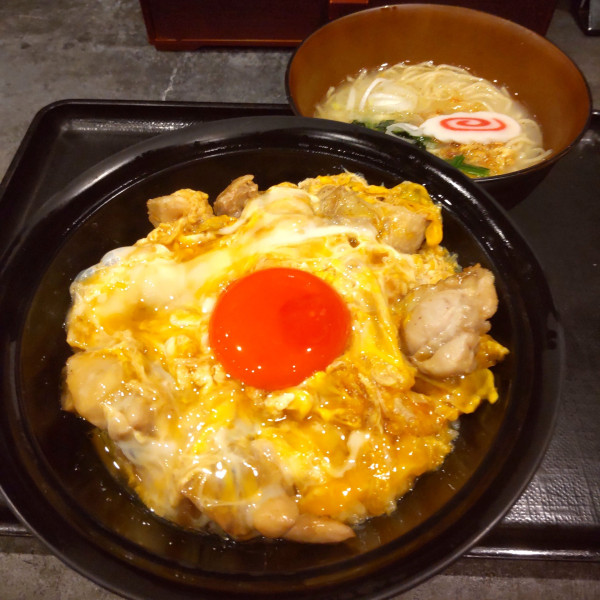 「究極の親子丼（￥1,500）＋ミニラーメン（＋￥250）」@鶏味座 川崎アゼリア店の写真