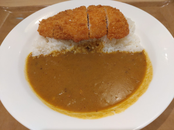 「（２４日限定）　三元豚ロースかつカレー　７５０→６９０円」@カレーショップC＆C 大手町メトロピア店の写真