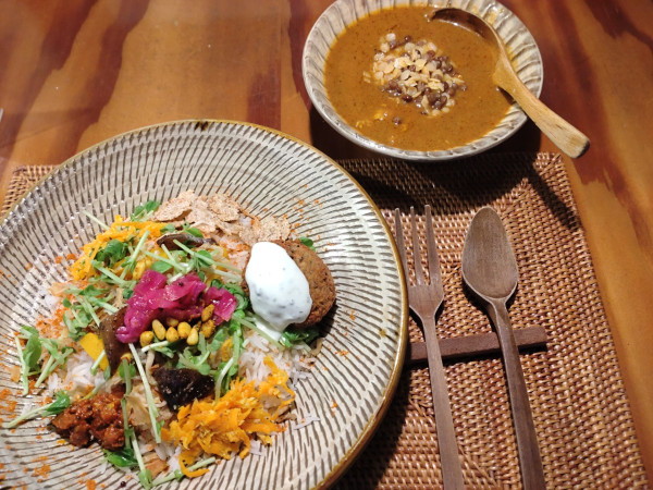 「（温）チキンとレンズ豆　１３００円」@ホンカトリーの写真