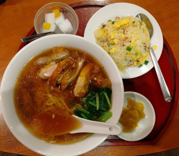 「パイコー麺と半チャーハン（800円）」@華景園の写真