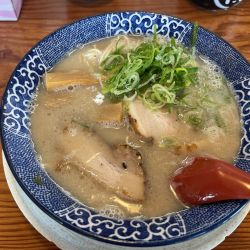 とんこつラーメン　850円