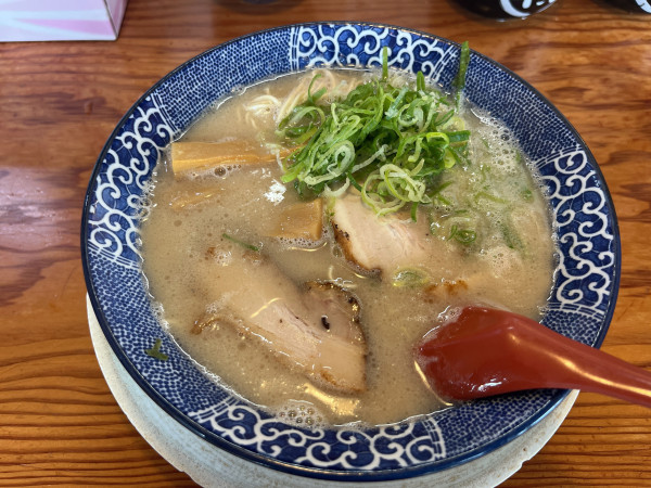 「とんこつラーメン　850円」@博多ラーメン鶴亀堂 鶴ヶ島店の写真