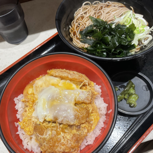 「カツ丼セット 900円」@名代 富士そば 川崎西口店の写真