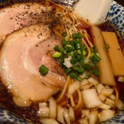 黒醤油ラーメン