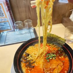 旨辛とんこつラーメン