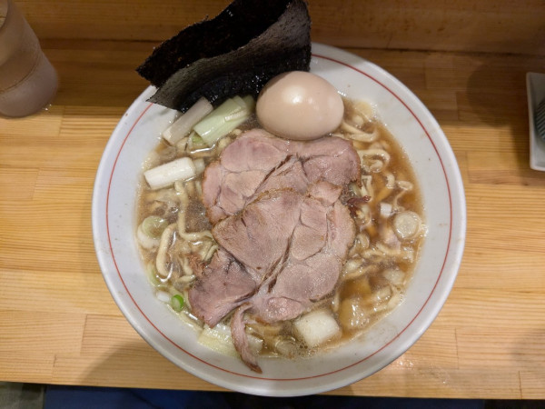 「チャーシュー1枚中華そば（並）海苔1枚 1300円」@中華そば 葉山の写真