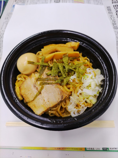 「味玉油そば950円中盛+150円(ﾃｲｸｱｳﾄ)」@麺処 万事屋の写真