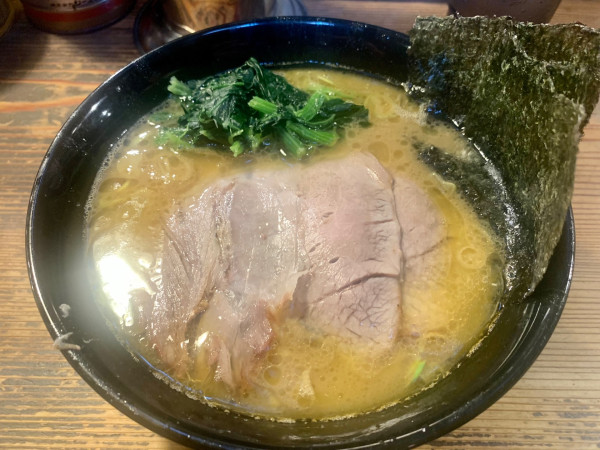 「チャーシューメン(燻製3枚)950円」@家系ラーメン クックらの写真