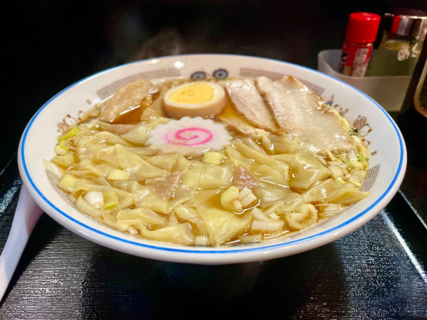 「サッポロ赤星２本＋チャーシュー皿 → ワンタン麺」@中華そば 下連雀の写真
