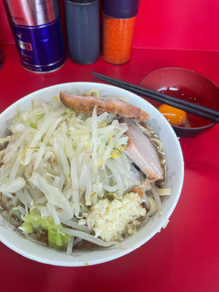 「小らーめん冷やし 生卵」@ラーメン二郎 生田駅前店の写真