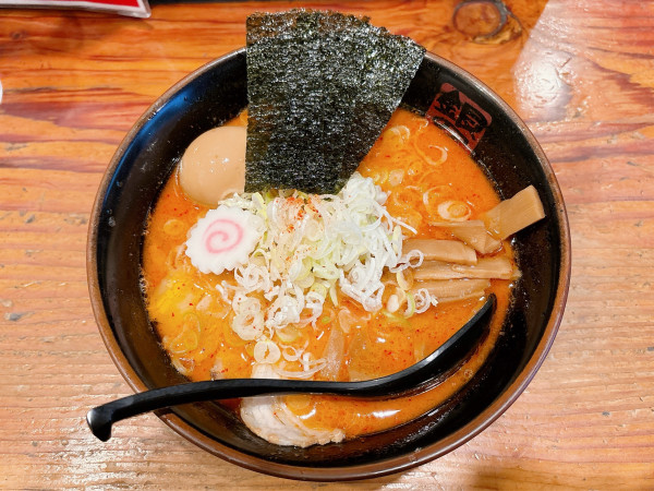 「辛みそらーめん+味たまご」@熟成らーめん 銀のくらの写真