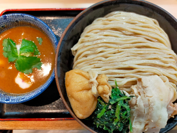 「鶴嶺峰つけ麺(横綱700g)1350円+もち巾着120円」@らー麺土俵 鶴嶺峰の写真