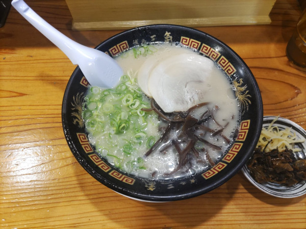 「白ラーメン690円」@博多三氣 姪浜大通り福重店の写真