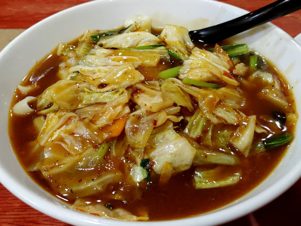 「マーラー刀削麺（980円）」@中国本場的料理 華龍飯店 高崎モントレー店の写真