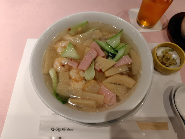 「小海老スープそば1331円（サービス料込み）」@大観苑の写真