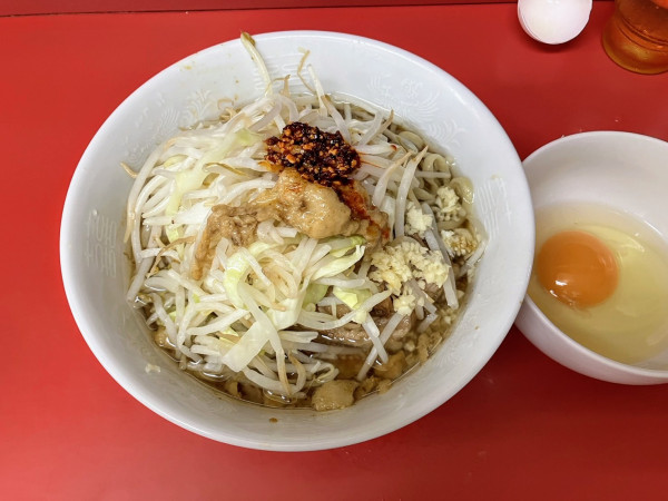 「小豚ラーメン＋生たまご」@ラーメン二郎 千住大橋駅前店の写真