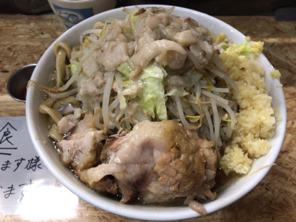 「らーめん(にんにく、しょうが、あぶら、火の粉別皿) 900円」@自家製麺 まさき（非乳化） 2号店の写真
