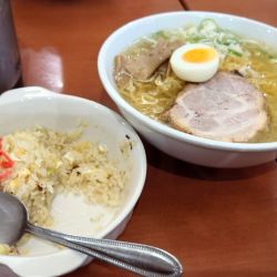 塩ラーメンと焼飯