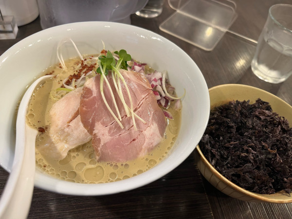 「冷やし牡蠣そば」@麺や でこの写真