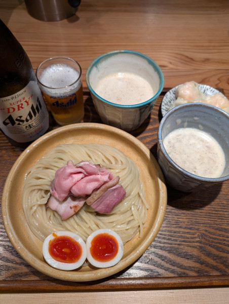 「つけ汁1種つけめん＋つけ汁2種に変更＋海老ワンタン3個」@あいだやの写真