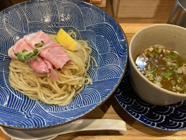 「魚介薫る鰹昆布水つけ麺　汐¥950、銀しゃり¥150」@中華そば 上々の写真