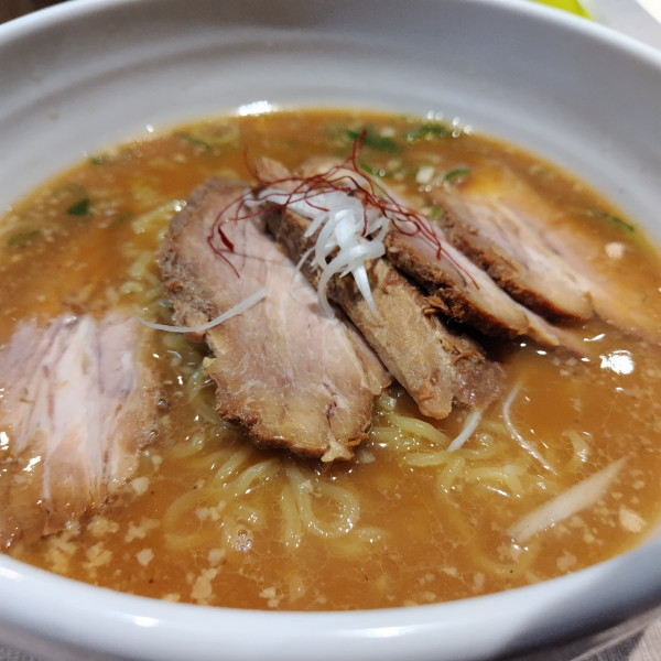 「二代目特製醤油1000円　チャーシュー350円」@さっぽろラーメン 桑名 東京常盤台店の写真