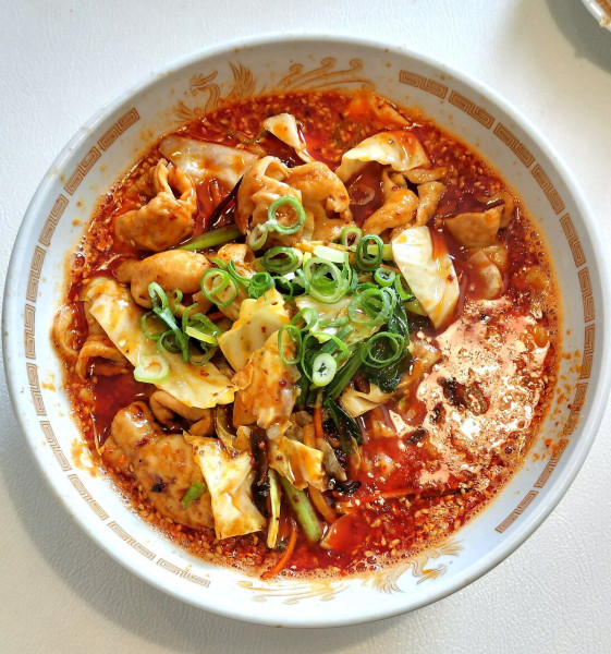 「四季特製ピリ辛ホルモン麺 980円」@中華小皿料理 四季の写真