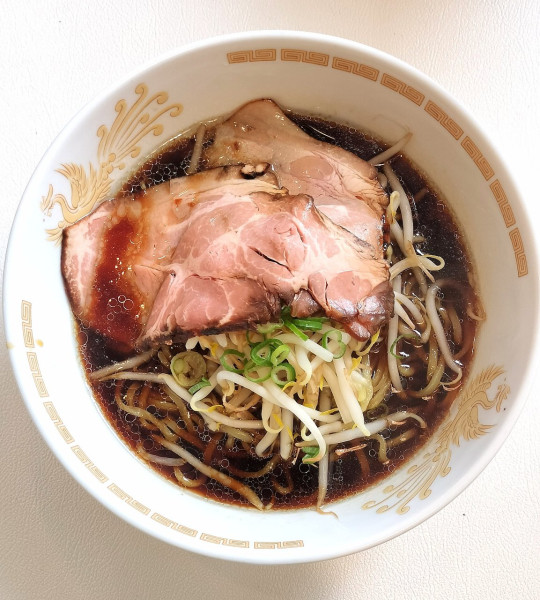 「醤油ラーメン 890円」@中華小皿料理 四季の写真