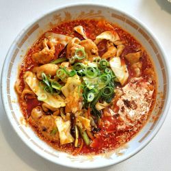 四季特製ピリ辛ホルモン麺 980円