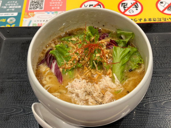 「鶏白湯しょうゆそば」@鶏白湯らーめん 自由が丘蔭山 有明ガーデン店の写真