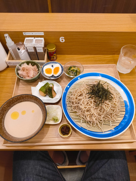 「くるみダレせいろ+大盛+本山葵と白ねぎ+青唐味噌+塩たまご」@しののめヌードルの写真