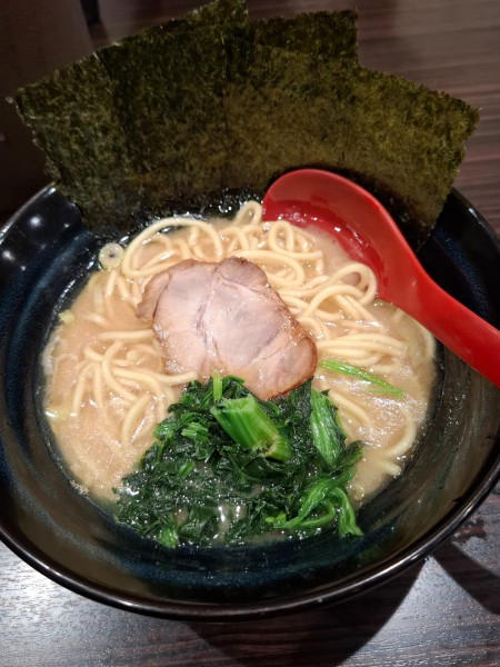 「豚骨醤油ラーメン690円 全部普通」@松壱家 港南中央店の写真