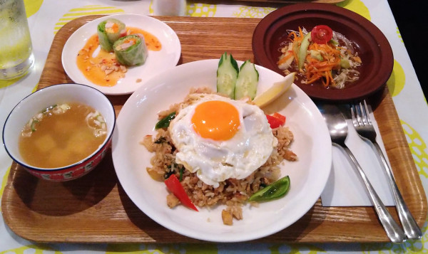 「ガパオチャーハン【日替わりランチ】＋ランチセット」@サワディーちゃおの写真